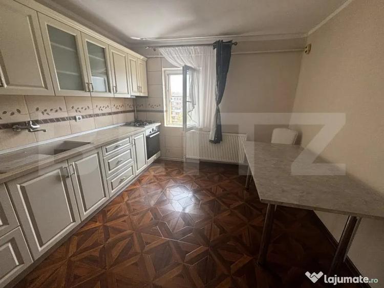 Apartament cu 3 camere decomandat, mobilat în Micro 16