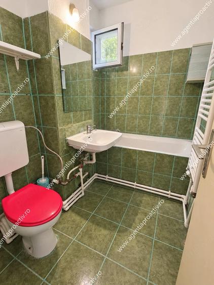 Apartament cu 4 camere decomandat în Central