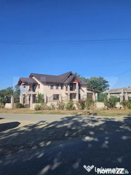 Casă cu 7 camere cu Teren 523 Mp în Central