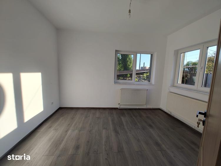 Casă cu 5 camere cu Teren 250 Mp în Iris