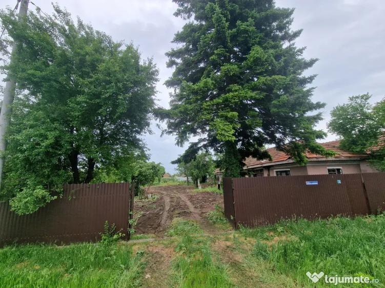 Teren de 828 mp, în Central
