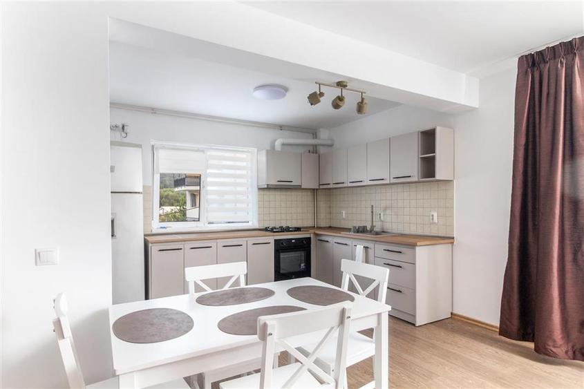 Apartament cu 3 camere semidecomandat, mobilat în Mănăștur