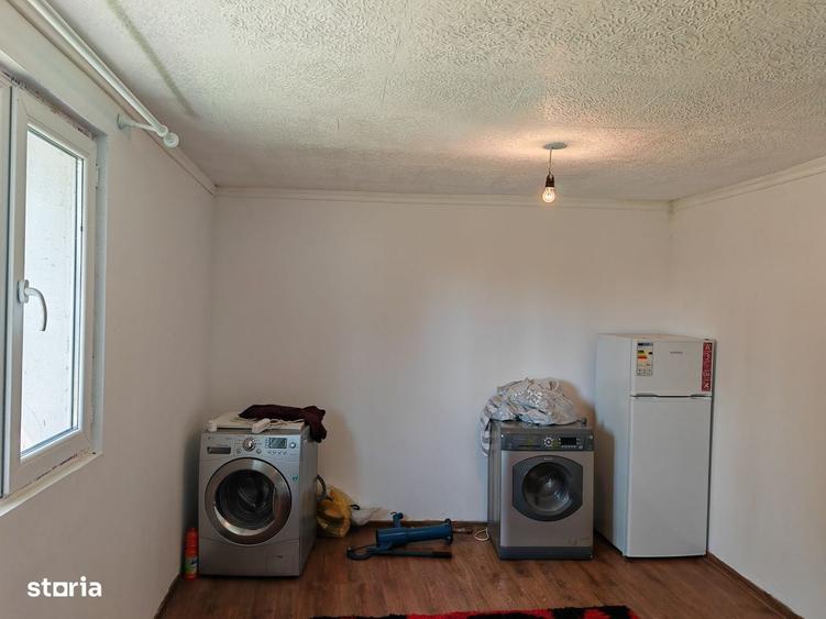 Casă cu 3 camere nedecomandat în Izvoare