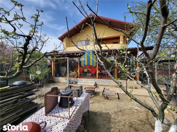 Casă cu 5 camere cu Teren 1387 Mp în Central