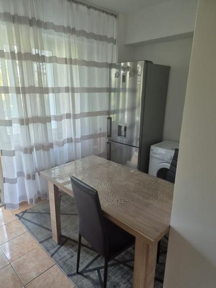 Apartament cu 3 camere decomandat în Exterior Vest