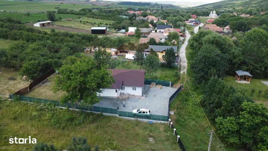 Casă cu 6 camere cu Teren 2800 Mp în Livada