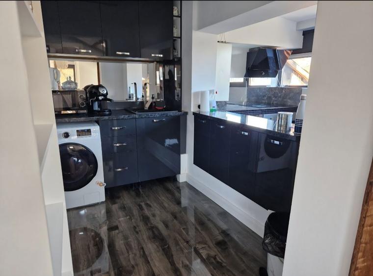 Apartament cu 4 camere decomandat în Sud
