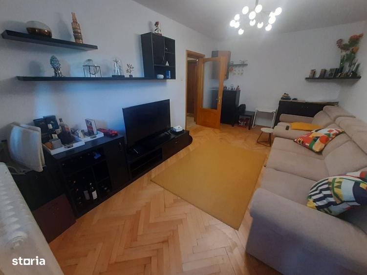 Apartament cu 3 camere decomandat în Drumul Taberei
