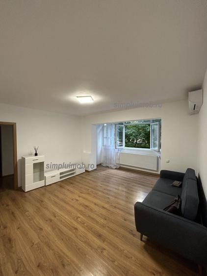 Apartament cu 3 camere semidecomandat, mobilat în Iancului