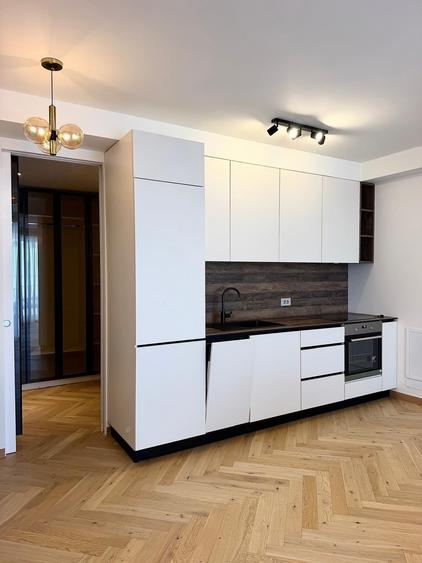 Apartament cu 2 camere decomandat în Victoriei