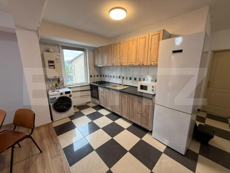 Apartament cu 3 camere semidecomandat, mobilat în Zorilor