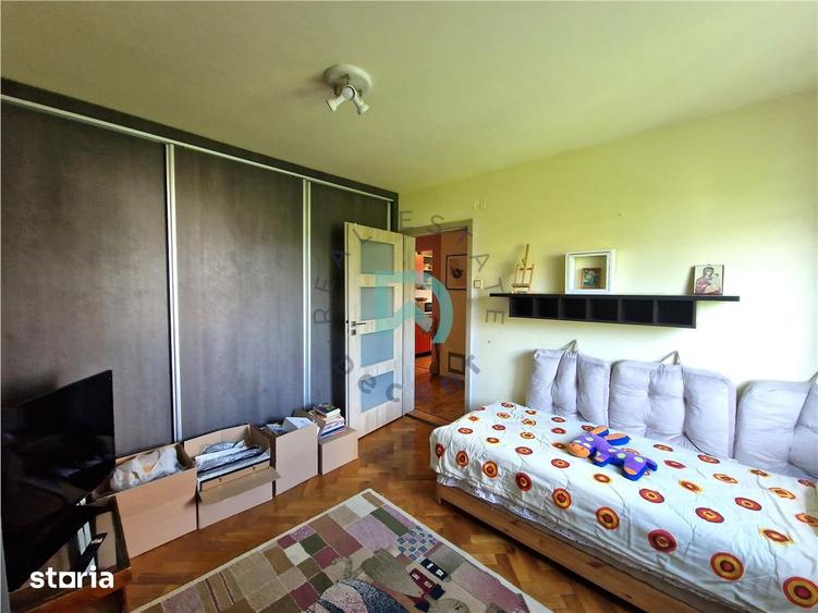 Apartament cu 3 camere decomandat în Griviței