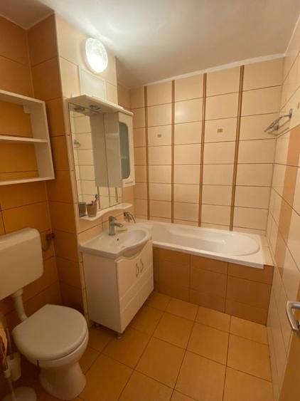 Apartament cu 4 camere decomandat, mobilat în Soarelui