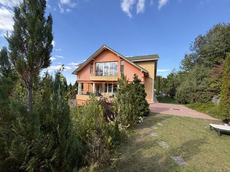Casă individuală cu 5 camere cu Garaj în Făget