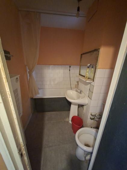 Apartament cu 3 camere decomandat în Drumul Taberei