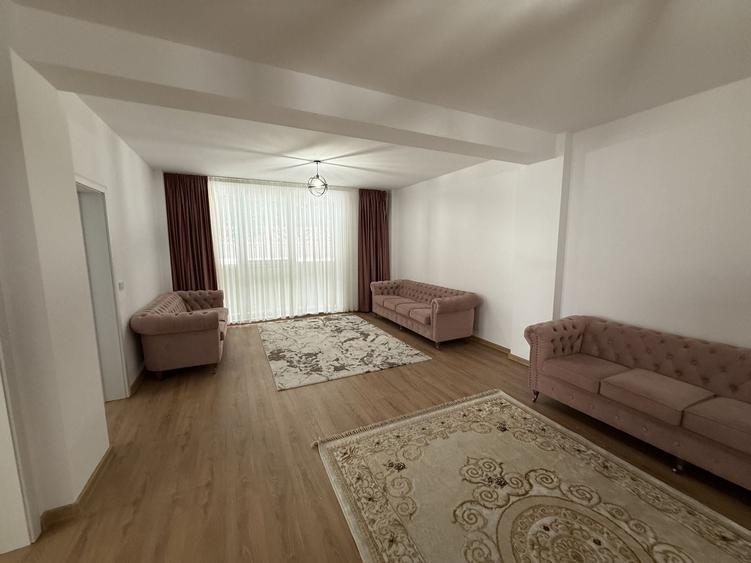Apartament cu 3 camere decomandat în Exterior Vest