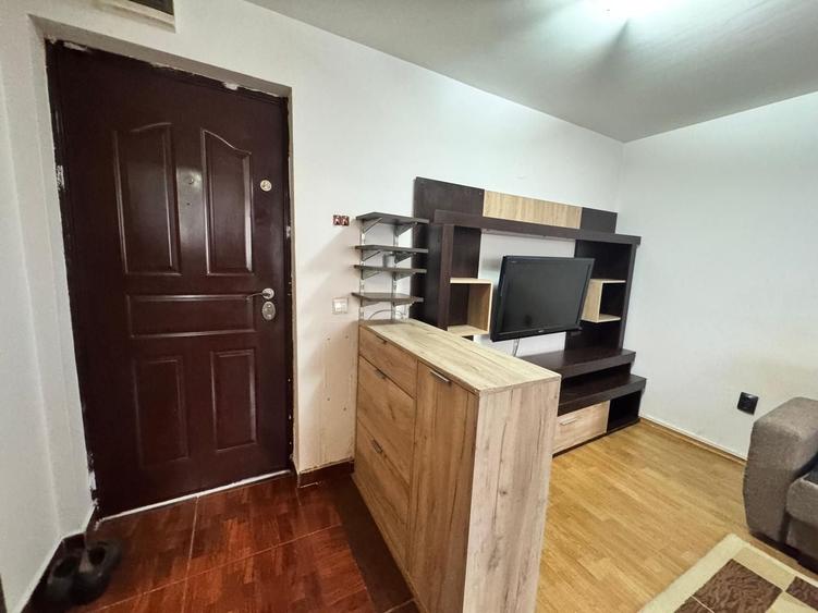 Apartament cu 2 camere semidecomandat, mobilat în Vasile Aaron