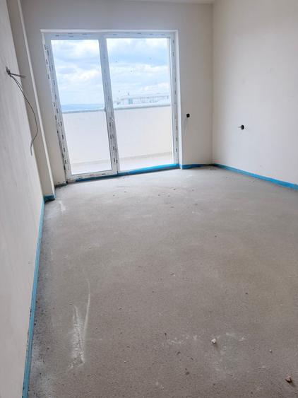 Apartament cu 3 camere semidecomandat în Florești — fotografia 1