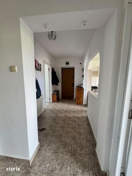 Apartament cu 3 camere decomandat în Săsar