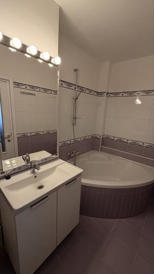 Apartament cu 3 camere decomandat în Rogerius