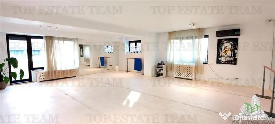 Casă cu 18 camere cu Teren 550 Mp în Domenii