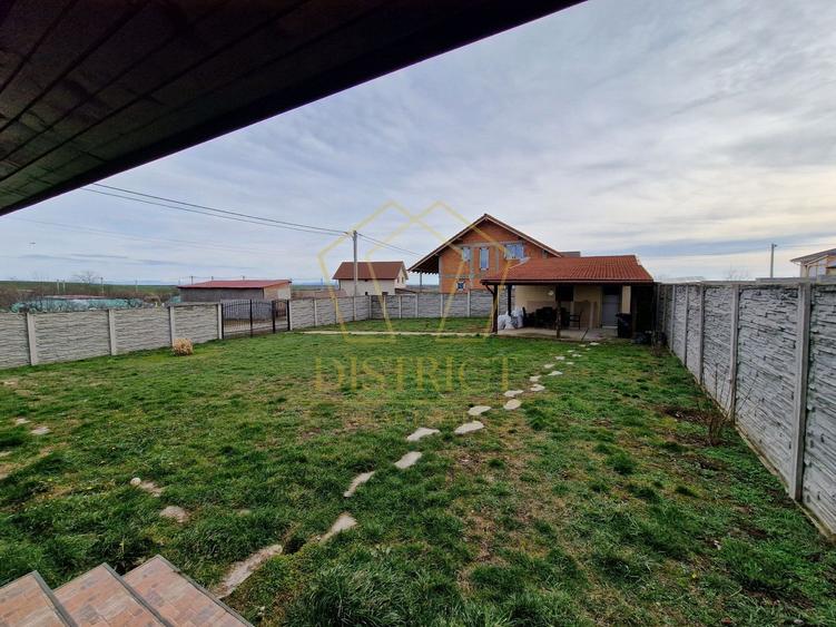 Casă individuală cu 5 camere cu Canalizare în Ianova