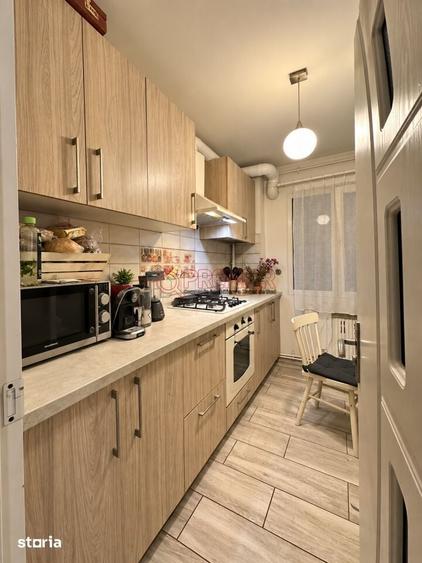 Apartament cu 3 camere decomandat în Berceni