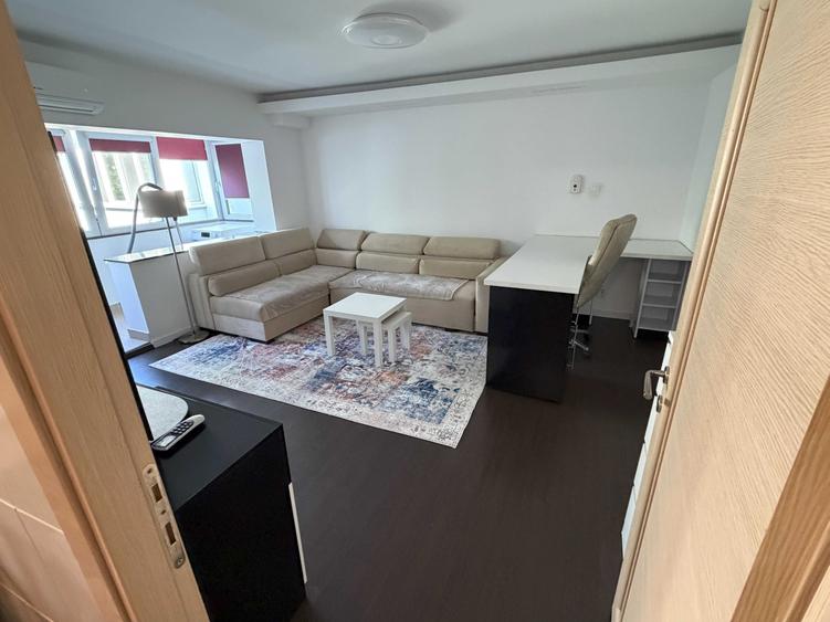 Apartament cu 3 camere decomandat în Drumul Sării