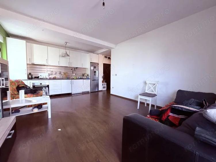 Apartament cu 3 camere decomandat, mobilat în Bucovina