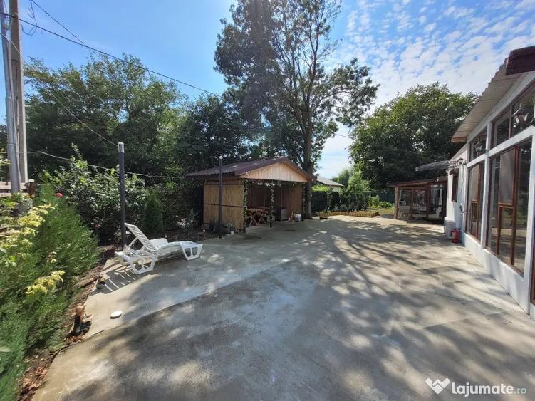 Casă cu 5 camere cu Teren 3500 Mp în Ungureni (Gherghița)