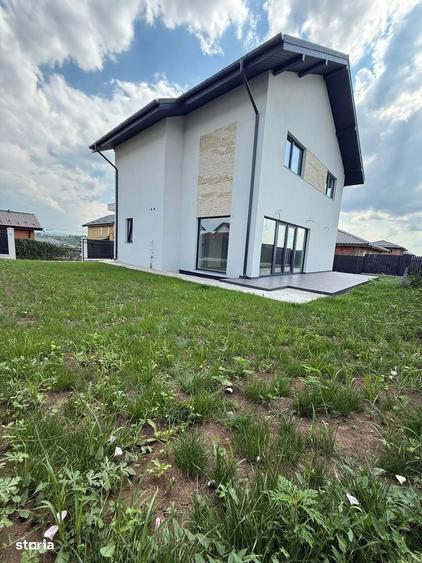 Casă cu 4 camere cu Teren 420 Mp în Valea Adâncă