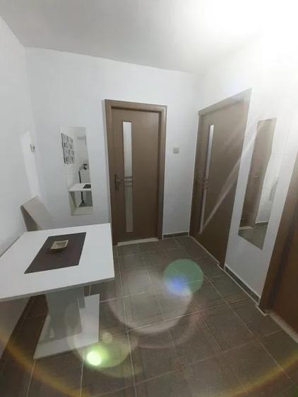 Garsonieră decomandată, mobilată în Vitan