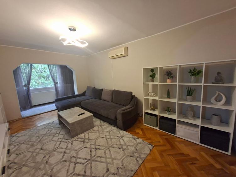 Apartament cu 4 camere decomandat în Aradului