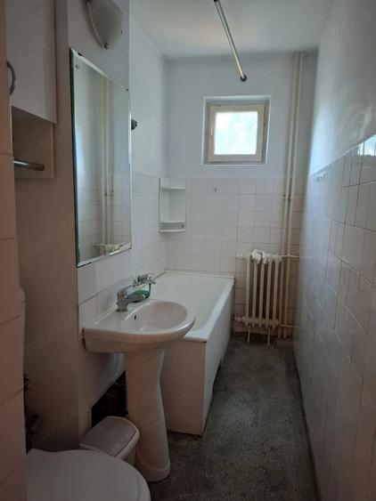 Apartament cu 3 camere semidecomandat în Dacia