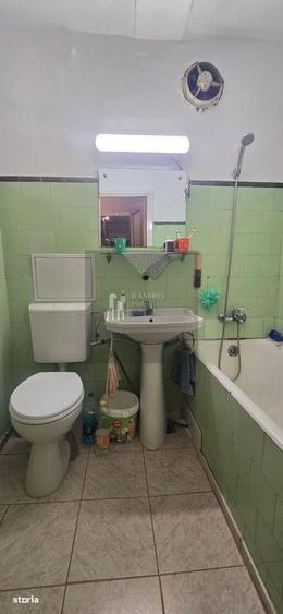 Apartament cu 4 camere decomandat, mobilat în Berceni