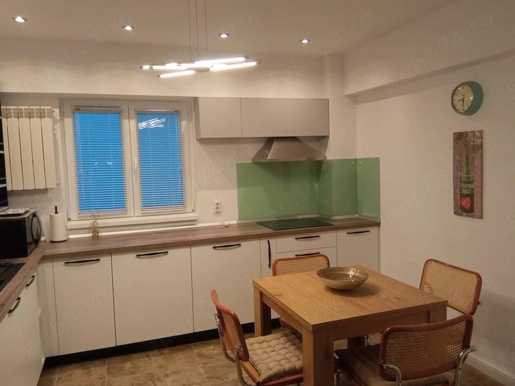 Apartament cu 3 camere decomandat în Calea Victoriei