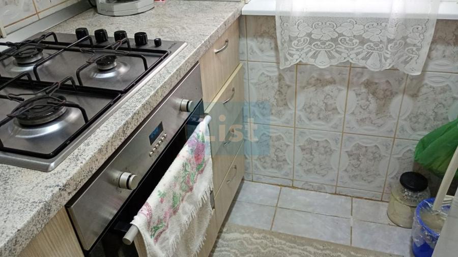 Apartament cu 3 camere semidecomandat, mobilat în Micro 40