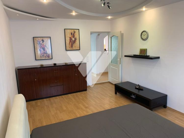 Apartament cu 3 camere decomandat, mobilat în Calea Dumbrăvii