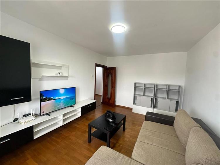 Apartament cu 3 camere decomandat în Aeroport