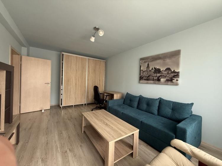 Apartament cu 2 camere decomandat în Tractorul