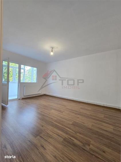 Apartament cu 4 camere decomandat în Dacia