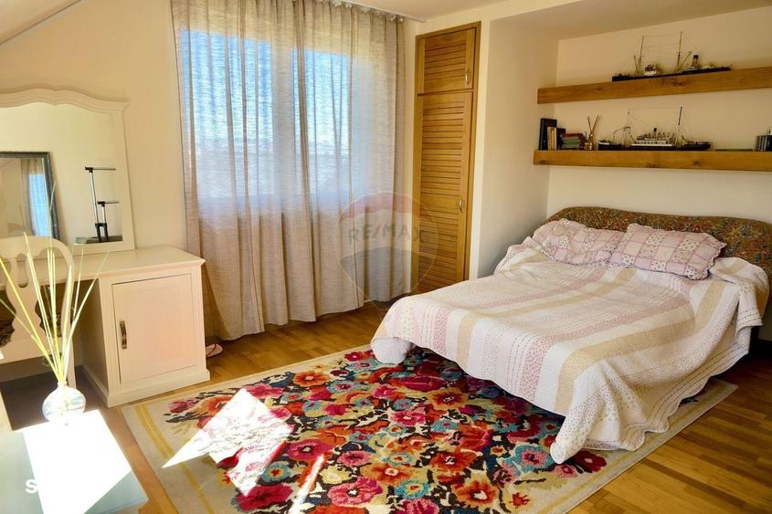 Casă cu 4 camere decomandat în Borhanci