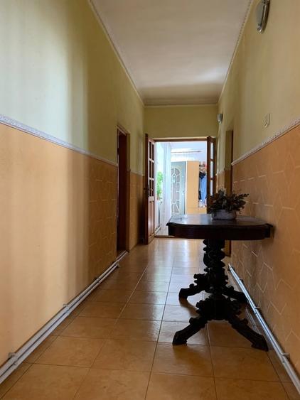 Casă cu 4 camere cu Teren 2417 Mp în Central