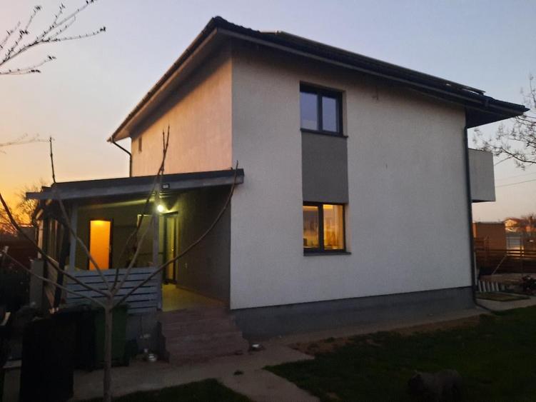 Casă individuală cu 4 camere cu Teren 450 Mp în Joița