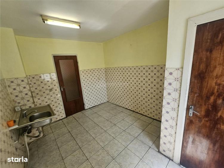 Apartament cu 4 camere decomandat în Central