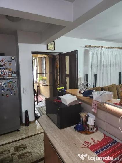 Casă cu 3 camere cu Teren 250 Mp în Central