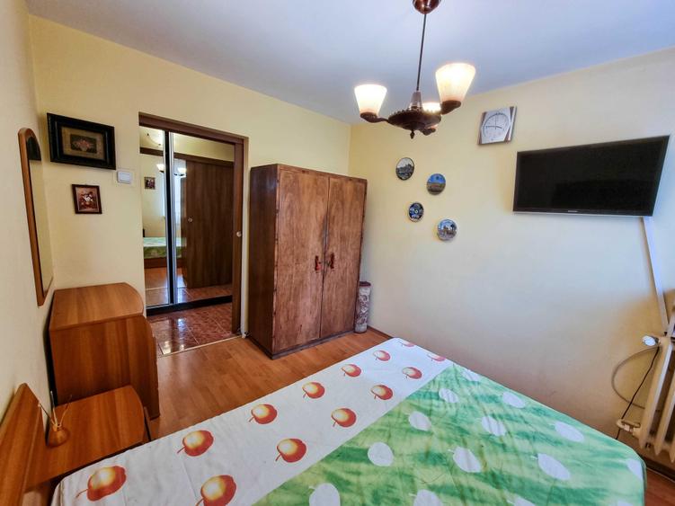 Apartament cu 3 camere semidecomandat în Brâncoveanu