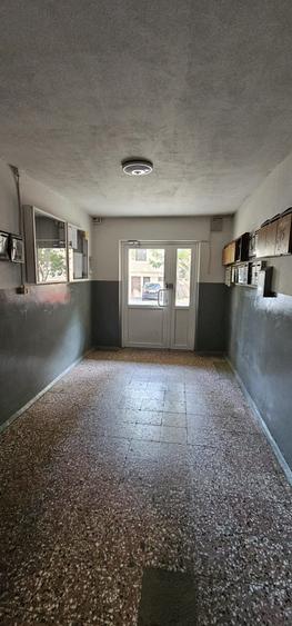 Garsonieră în Vest