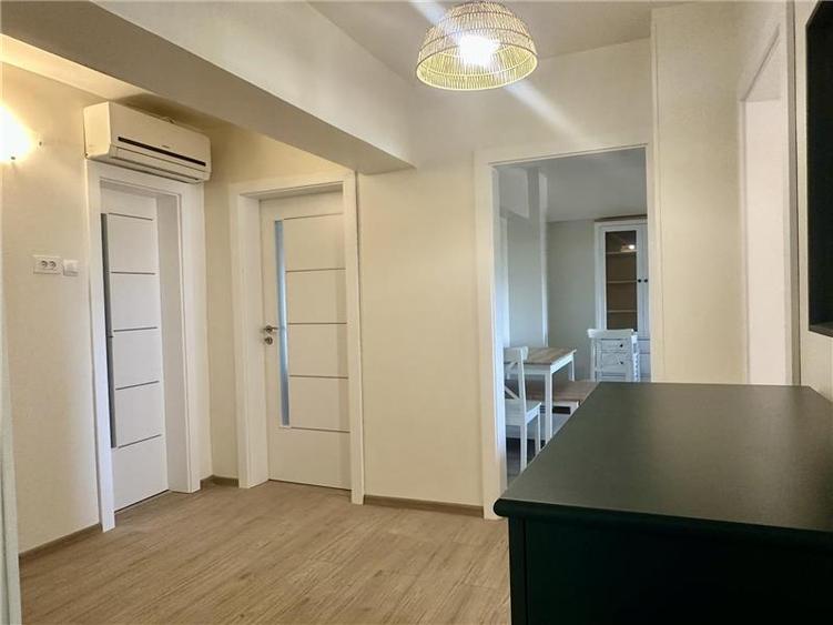Apartament cu 3 camere decomandat în Aeroport