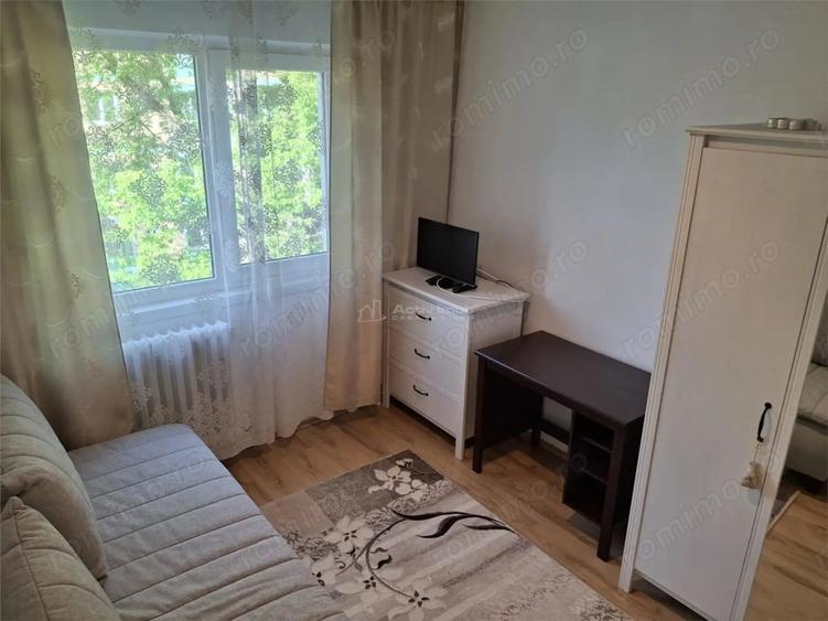 Apartament cu 3 camere semidecomandat în Micro II